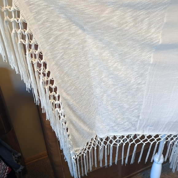 Knox Rose Boho White FRINGE Poncho - Picture 6 of 13